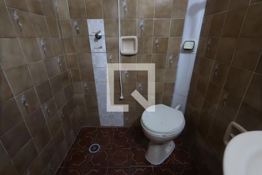 Banheiro de casa para alugar com 1 quarto, 50m² em Jardim Teresa, São Paulo