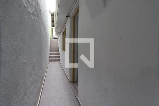 Entrada de casa para alugar com 1 quarto, 50m² em Jardim Teresa, São Paulo