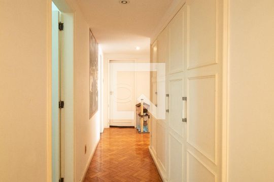 Corredor de apartamento à venda com 4 quartos, 380m² em Copacabana, Rio de Janeiro