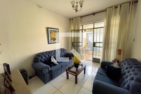 Sala de casa à venda com 3 quartos, 270m² em Eldorado, Contagem