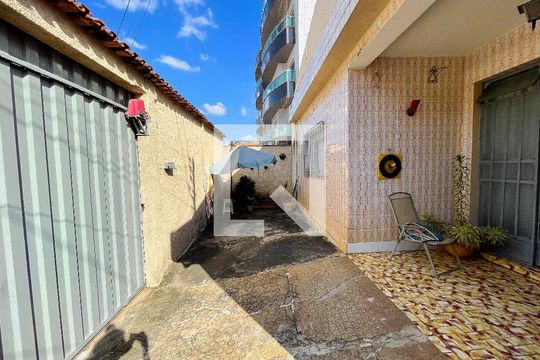 Garagem de casa à venda com 3 quartos, 270m² em Eldorado, Contagem