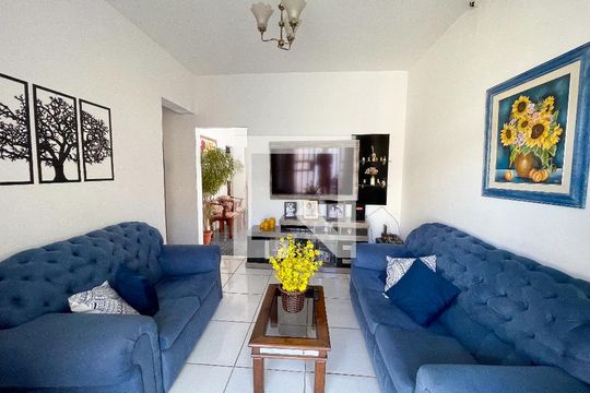 Casa à venda com 3 quartos, 270m² em Eldorado, Contagem