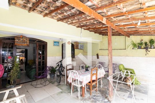Quintal de casa para alugar com 2 quartos, 80m² em Guaratiba, Rio de Janeiro
