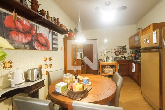 Cozinha de apartamento à venda com 3 quartos, 169m² em Navegantes, Porto Alegre