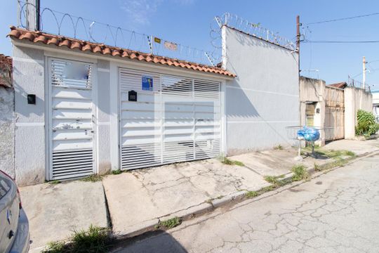 Fachada de casa à venda com 2 quartos, 76m² em Vila Nilo, São Paulo