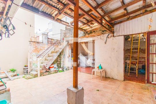Quintal de casa à venda com 2 quartos, 150m² em Menino Deus, Porto Alegre