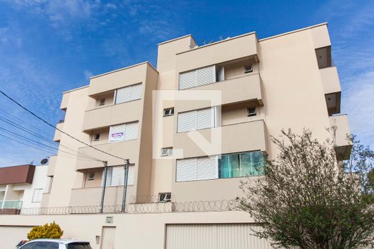 Fachada de apartamento para alugar com 2 quartos, 50m² em Santa Mônica, Uberlândia