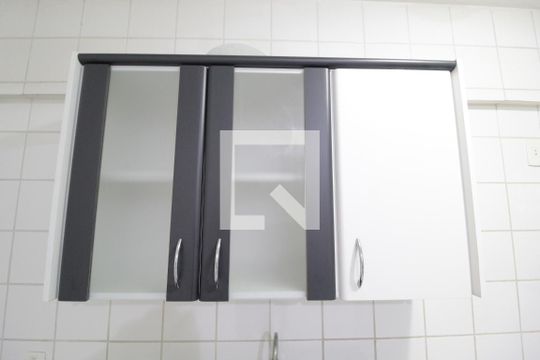 Cozinha - Armários de apartamento para alugar com 1 quarto, 42m² em Tibery, Uberlândia