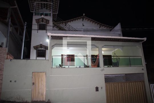 Fachada de casa à venda com 5 quartos, 585m² em Bandeirantes, Contagem