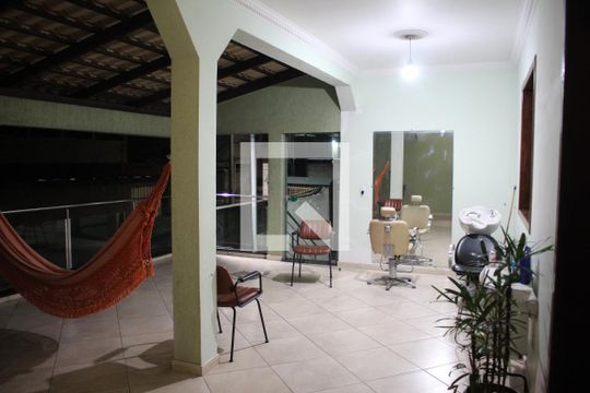 Varanda de casa à venda com 5 quartos, 585m² em Bandeirantes, Contagem