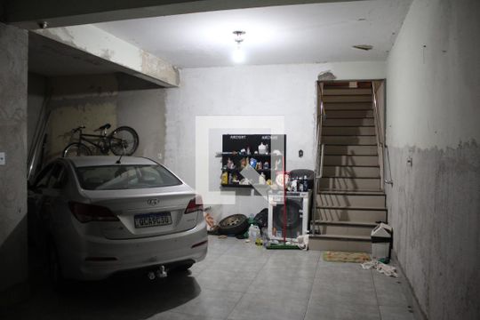 Garagem de casa à venda com 5 quartos, 585m² em Bandeirantes, Contagem