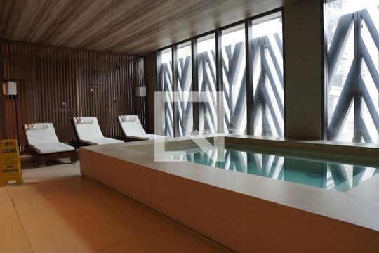 Piscina de kitnet/studio à venda com 1 quarto, 36m² em Pinheiros, São Paulo
