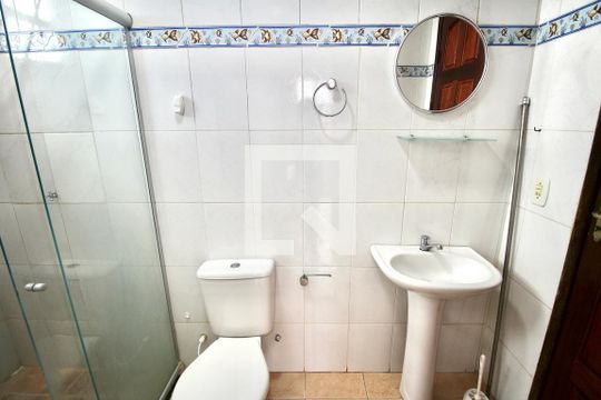 Banheiro de kitnet/studio para alugar com 1 quarto, 50m² em Pituaçu, Salvador