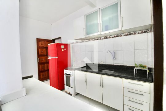 Cozinha e Área de Serviço de kitnet/studio para alugar com 1 quarto, 50m² em Pituaçu, Salvador
