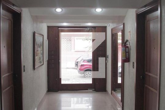 Hall de entrada de apartamento à venda com 2 quartos, 83m² em Menino Deus, Porto Alegre
