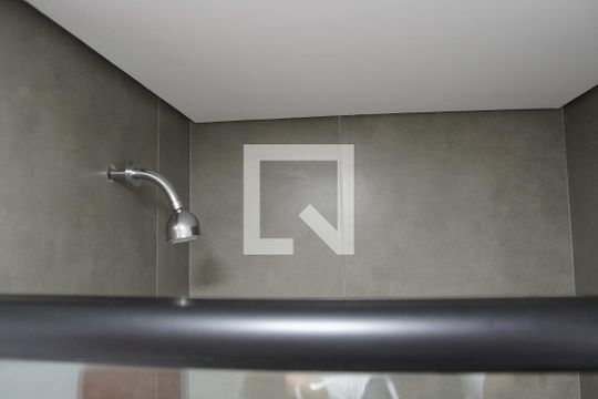 Banheiro de kitnet/studio à venda com 1 quarto, 27m² em Pinheiros, São Paulo
