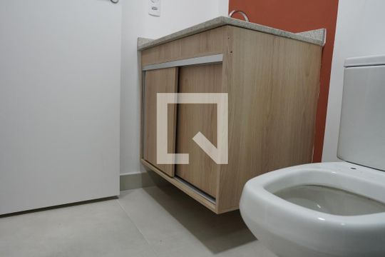 Banheiro de kitnet/studio à venda com 1 quarto, 27m² em Pinheiros, São Paulo