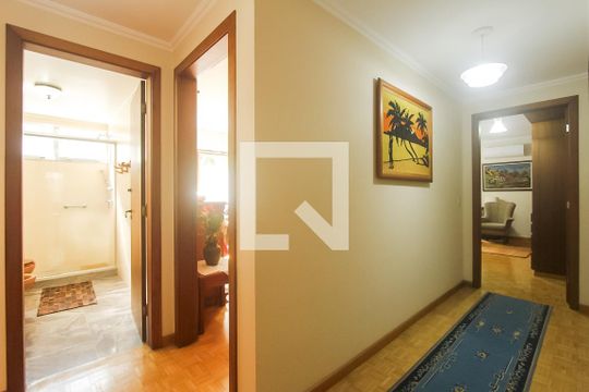 Corredor quartos de apartamento à venda com 3 quartos, 174m² em São João, Porto Alegre