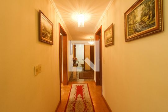 Corredor de apartamento à venda com 3 quartos, 174m² em São João, Porto Alegre