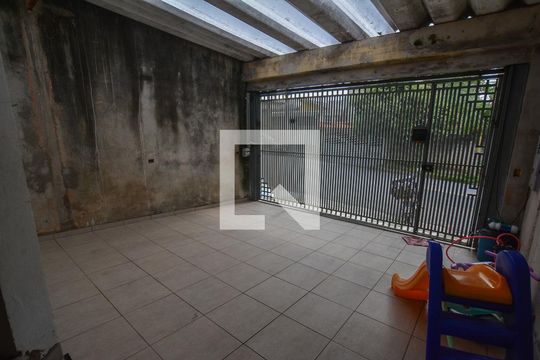 Garagem de casa à venda com 2 quartos, 125m² em Parque João Ramalho, Santo André