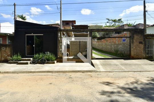 Fachada de casa à venda com 4 quartos, 240m² em Jardim Conceição, Campinas