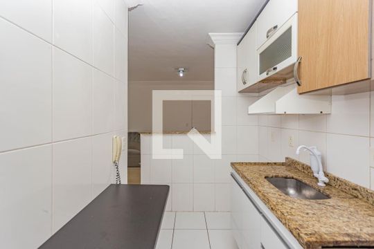 Cozinha de apartamento para alugar com 2 quartos, 48m² em São João Clímaco, São Paulo