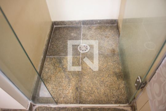 Banheiro de kitnet/studio para alugar com 1 quarto, 40m² em Paraíso do Morumbi, São Paulo
