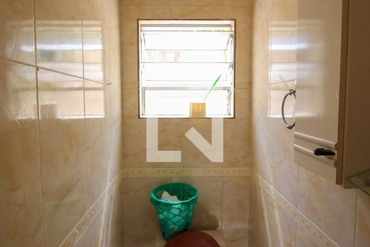 Banheiro de casa à venda com 2 quartos, 250m² em Limoeiro, São Paulo