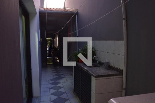 Área comum de casa à venda com 3 quartos, 176m² em Vila Pires, Santo André