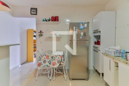 Cozinha de casa para alugar com 2 quartos, 90m² em Jardim Leonor, Cotia
