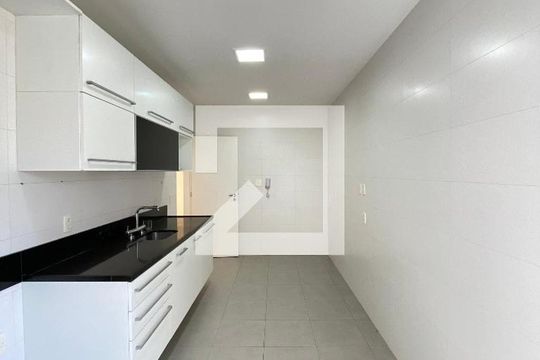 Cozinha de apartamento à venda com 3 quartos, 150m² em Higienópolis, Rio de Janeiro