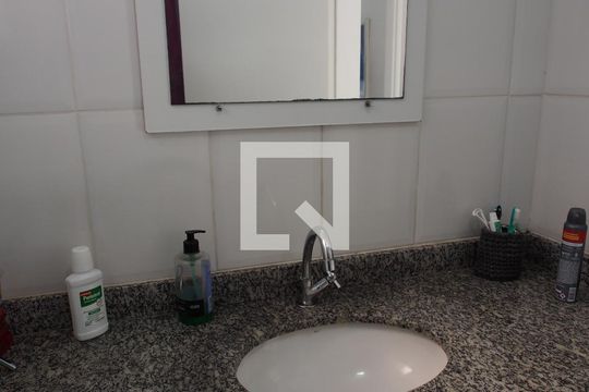 Banheiro de apartamento para alugar com 2 quartos, 66m² em Medeiros, Jundiaí
