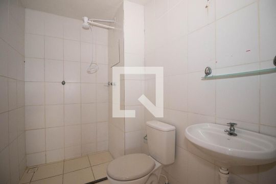 Banheiro Social de apartamento para alugar com 2 quartos, 50m² em Qn 5a, Brasília