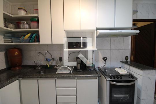 Cozinha de casa à venda com 3 quartos, 198m² em Chora Menino, São Paulo