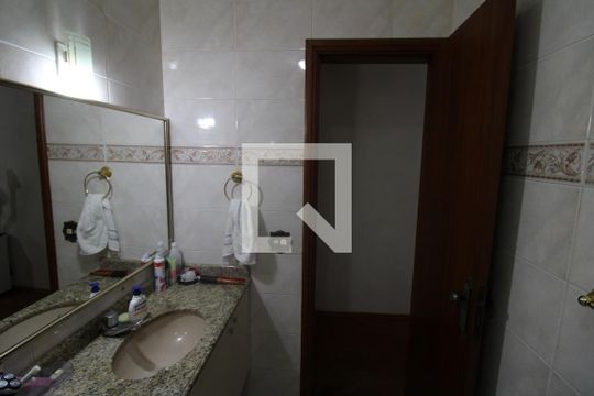 Banheiro 1 de casa à venda com 3 quartos, 198m² em Chora Menino, São Paulo