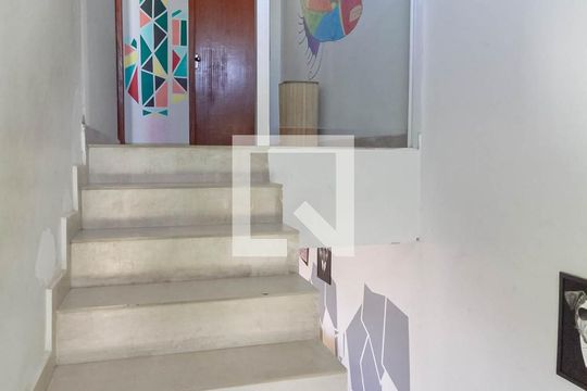 Escada de casa à venda com 2 quartos, 274m² em Arvoredo Ii, Contagem