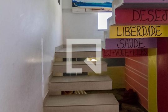 Escada de casa à venda com 2 quartos, 274m² em Arvoredo Ii, Contagem