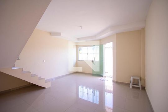 Casa para alugar com 2 quartos, 90m² em Estrela do Norte, São Gonçalo
