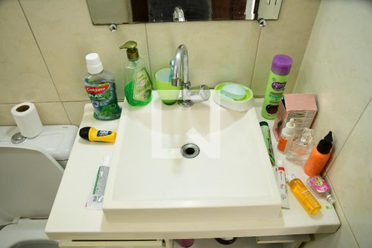 Banheiro de casa para alugar com 2 quartos, 100m² em Jardim do Engenho, Cotia