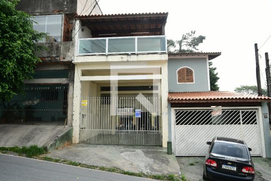 Fachada de casa para alugar com 2 quartos, 100m² em Jardim do Engenho, Cotia