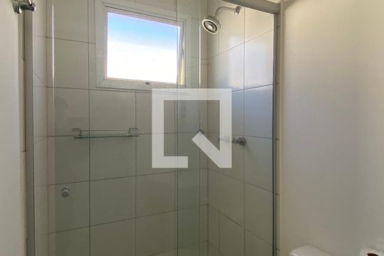 Banheiro - Suíte de apartamento para alugar com 3 quartos, 67m² em Morro Santana, Porto Alegre