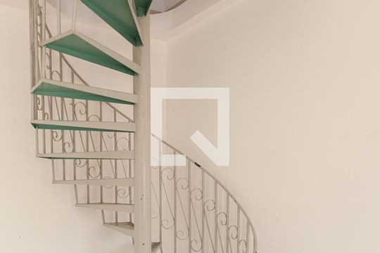 Escada de casa à venda com 3 quartos, 360m² em São João Batista, Belo Horizonte