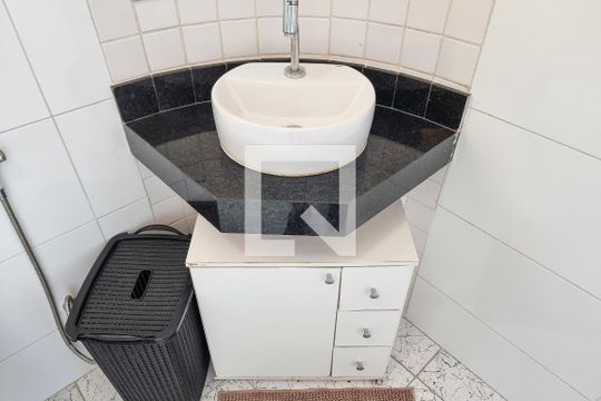 Banheiro da Suíte / Lavanderia de apartamento para alugar com 1 quarto, 33m² em Monte Castelo, São José dos Campos