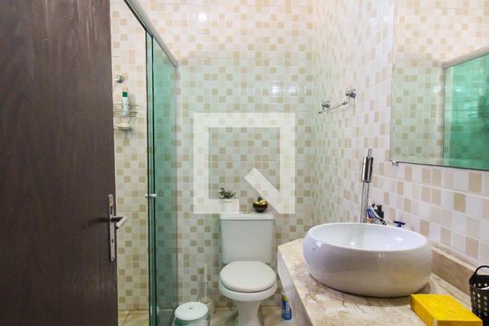 Banheiro de casa de condomínio à venda com 2 quartos, 62m² em Itaquera, São Paulo
