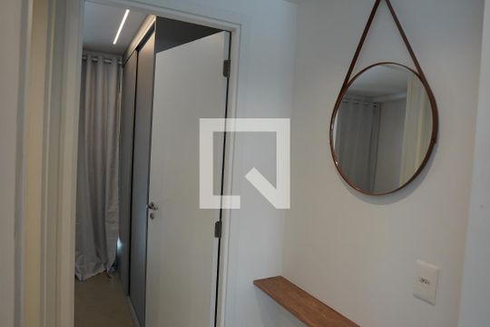 Corredor de apartamento para alugar com 2 quartos, 60m² em Pinheiros, São Paulo