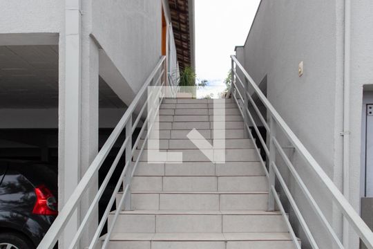 Escada de casa à venda com 2 quartos, 64m² em Jaqueline, Belo Horizonte