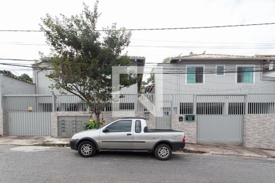 Fachada de casa à venda com 2 quartos, 64m² em Jaqueline, Belo Horizonte