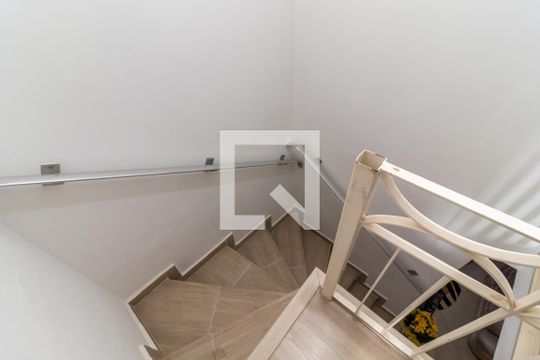 Escada de casa à venda com 3 quartos, 120m² em Água Fria, São Paulo