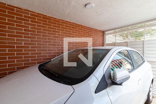 Garagem de casa à venda com 3 quartos, 120m² em Água Fria, São Paulo