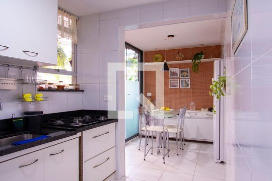 Cozinha de apartamento à venda com 3 quartos, 78m² em Icaraí, Niterói